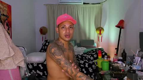 Snapshot of dominant_gay_xxx chatting on 18, 5, 2026 jjhoy online show from 18, 5, 2026