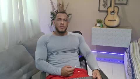 dominic_hulk1 online show from 23, 10, 2025