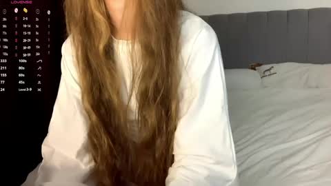 Snapshot of domitilabarrus chatting on 7, 5, 2026 Kira online show from 7, 5, 2026