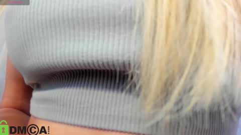 Snapshot of donnaaa_evans chatting on 12, 9, 2025 Donna On GMT2 Mon-Fri 3-9 AM online show from 12, 9, 2025