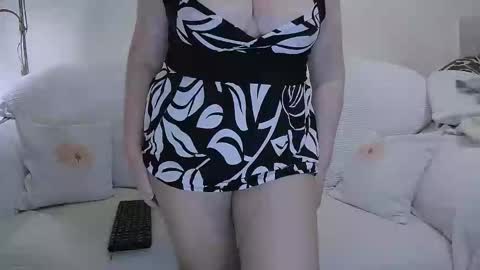 Snapshot of donnadoll4u chatting on 12, 3, 2025 Erica online show from 12, 3, 2025