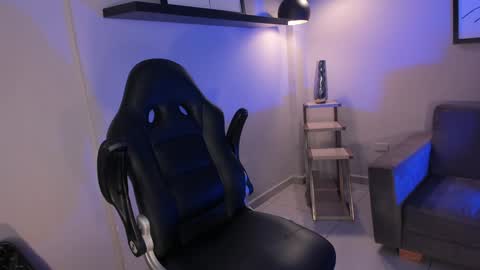  Donna Stonne  online show from 21, 1, 2025