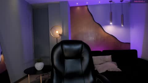  Donna Stonne  online show from 4, 3, 2025