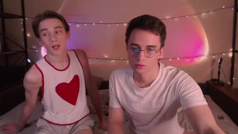 Snapshot of dontknowloool chatting on 4, 1, 2025 EliotKenny online show from 4, 1, 2025