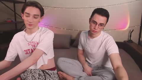 Snapshot of dontknowloool chatting on 5, 3, 2025 EliotKenny online show from 5, 3, 2025