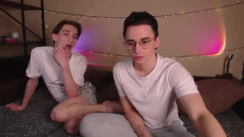 Snapshot of dontknowloool chatting on 12, 3, 2025 EliotKenny online show from 12, 3, 2025