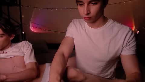 Snapshot of dontknowloool chatting on 21, 11, 2025 EliotKenny online show from 21, 11, 2025