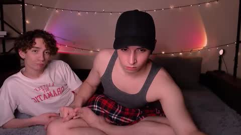 Snapshot of dontknowloool chatting on 19, 12, 2025 EliotKenny online show from 19, 12, 2025