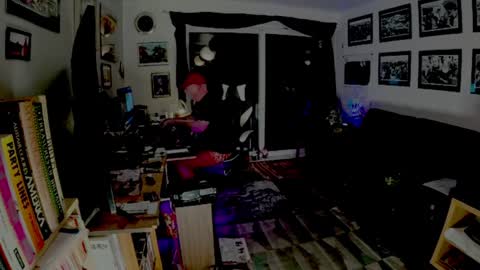 Snapshot of dopeleaf2 chatting on 2, 2, 2025 dopeleaf2 online show from 2, 2, 2025
