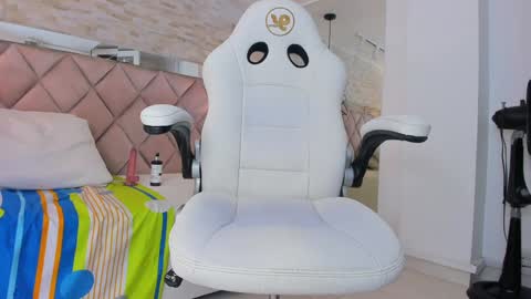  DOROTHY online show from 11, 1, 2025