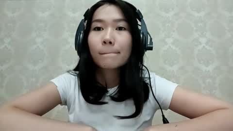 Snapshot of dorothygreene chatting on 6, 10, 2025 YuKi online show from 6, 10, 2025