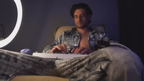 Snapshot of double_luckystrike chatting on 8, 3, 2025 Keen online show from 8, 3, 2025