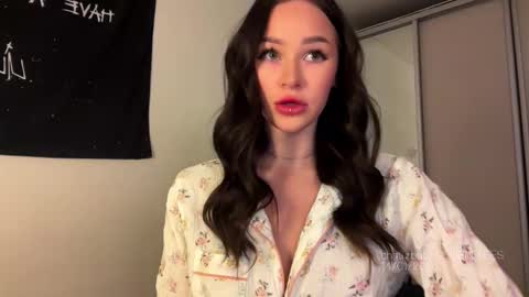 MOLLYYYY dont forget to give me a thumb up online show from 15, 1, 2026