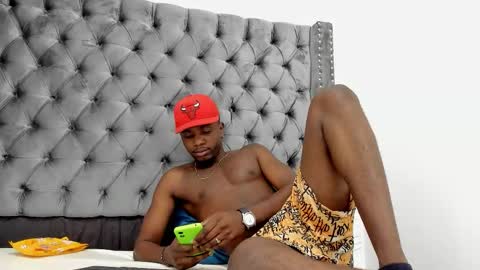 DOUGLAS online show from 5, 10, 2025