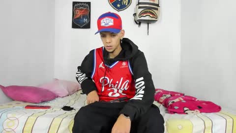 Snapshot of douglas_gallegos chatting on 12, 12, 2024 douglas_gallegos online show from 12, 12, 2024