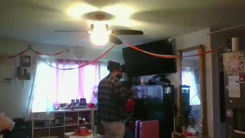 Snapshot of dpenguino chatting on 17, 11, 2025 Dpenguino online show from 17, 11, 2025