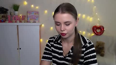 Snapshot of dream_mari chatting on 11, 9, 2025 Mari online show from 11, 9, 2025