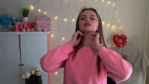 Snapshot of dream_mari chatting on 3, 10, 2025 Mari online show from 3, 10, 2025