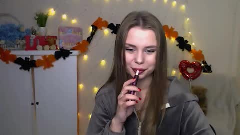Snapshot of dream_mari chatting on 15, 10, 2025 Mari online show from 15, 10, 2025
