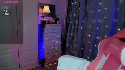 Snapshot of dreamaise chatting on 12, 3, 2025  Mary   pvt open    use pink and blue app lovense online show from 12, 3, 2025