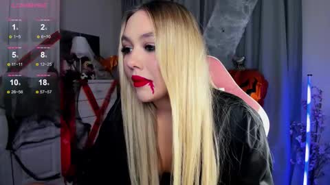 Snapshot of dreamaise chatting on 31, 10, 2025  Mary   pvt open    use pink and blue app lovense online show from 31, 10, 2025