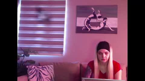 A girl online show from 27, 1, 2025