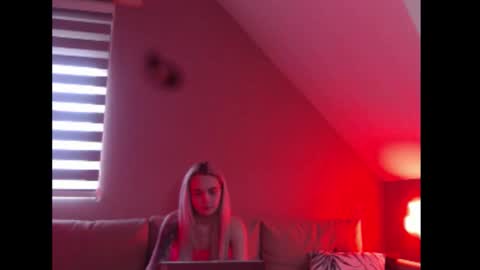 A girl online show from 6, 2, 2026