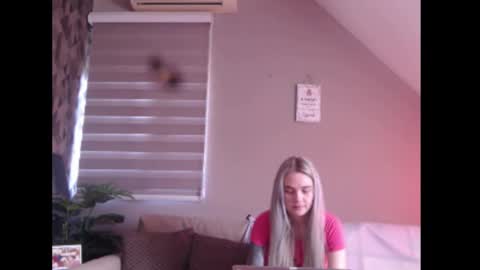 A girl online show from 27, 2, 2026