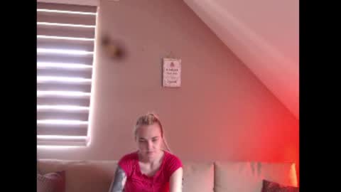 A girl online show from 27, 7, 2026