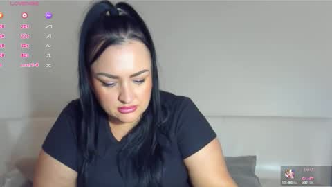 Snapshot of dreamyhousewife1 chatting on 16, 10, 2025 dreamyhousewife1 online show from 16, 10, 2025