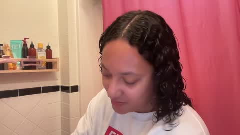 Snapshot of dreamyriri chatting on 1, 1, 2025 RIRI OR DREAMY online show from 1, 1, 2025