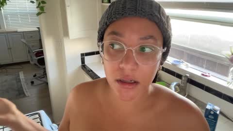 Snapshot of dreamyriri chatting on 11, 1, 2025 RIRI OR DREAMY online show from 11, 1, 2025