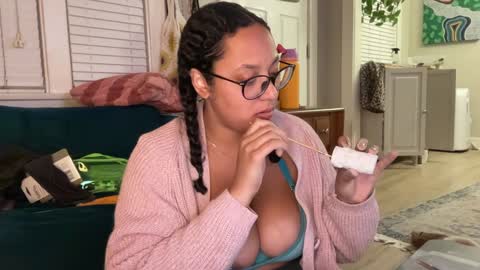 Snapshot of dreamyriri chatting on 23, 1, 2025 RIRI OR DREAMY online show from 23, 1, 2025