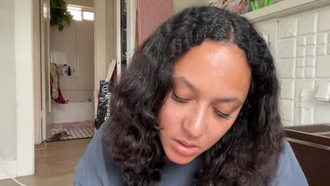 Snapshot of dreamyriri chatting on 27, 1, 2025 RIRI OR DREAMY online show from 27, 1, 2025