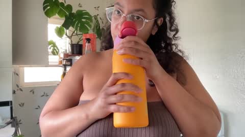 Snapshot of dreamyriri chatting on 31, 1, 2025 RIRI OR DREAMY online show from 31, 1, 2025