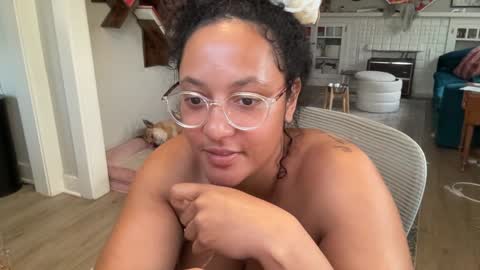 Snapshot of dreamyriri chatting on 1, 2, 2025 RIRI OR DREAMY online show from 1, 2, 2025