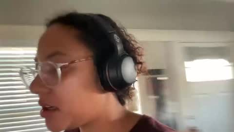 Snapshot of dreamyriri chatting on 25, 2, 2025 RIRI OR DREAMY online show from 25, 2, 2025