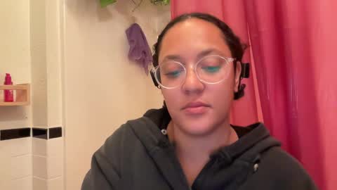 Snapshot of dreamyriri chatting on 27, 2, 2025 RIRI OR DREAMY online show from 27, 2, 2025