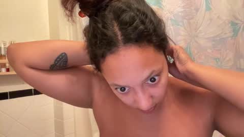 Snapshot of dreamyriri chatting on 22, 10, 2025 RIRI OR DREAMY online show from 22, 10, 2025