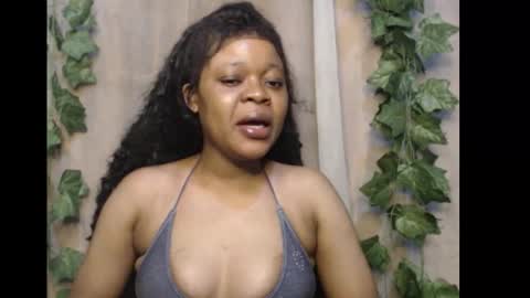 Snapshot of dripqueenx chatting on 16, 12, 2025 linda online show from 16, 12, 2025