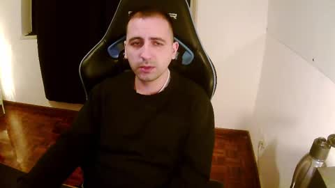 Snapshot of droooooones chatting on 12, 2, 2025 droooooones online show from 12, 2, 2025