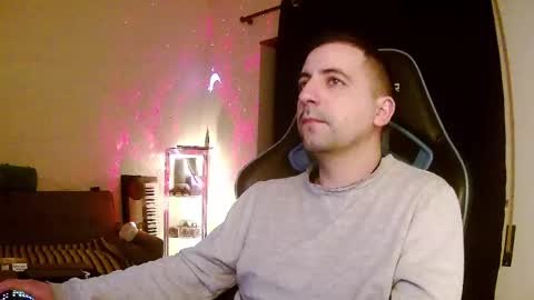 Snapshot of droooooones chatting on 10, 3, 2025 droooooones online show from 10, 3, 2025