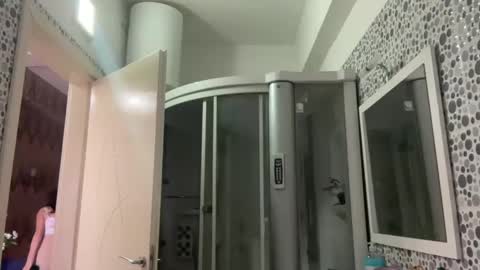 Snapshot of drresa chatting on 1, 3, 2025 Dr. Resa online show from 1, 3, 2025