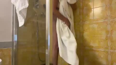 Snapshot of drresa chatting on 4, 10, 2025 Dr. Resa online show from 4, 10, 2025