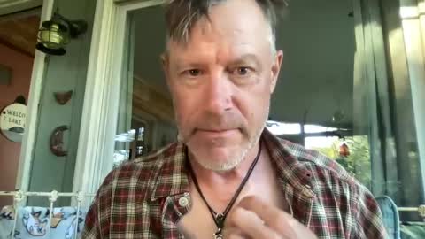 Snapshot of dudeinnh chatting on 19, 9, 2025 Steve online show from 19, 9, 2025