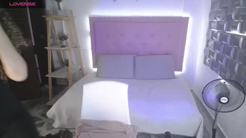 dulce__lovee online show from 12, 11, 2025