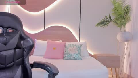 Snapshot of dulce_glow_ chatting on 23, 4, 2026 D U L C E online show from 23, 4, 2026