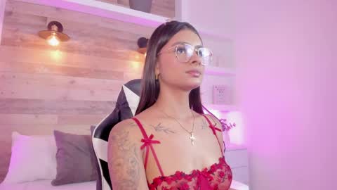 Snapshot of dulce_glow_ chatting on 13, 5, 2026 D U L C E online show from 13, 5, 2026