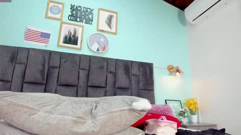 DULCE AURORA online show from 25, 1, 2025