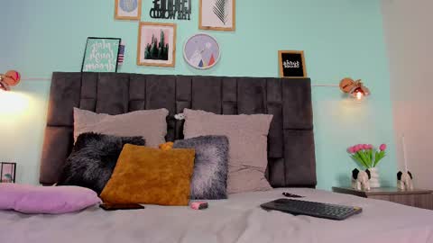 DULCE AURORA online show from 8, 3, 2025